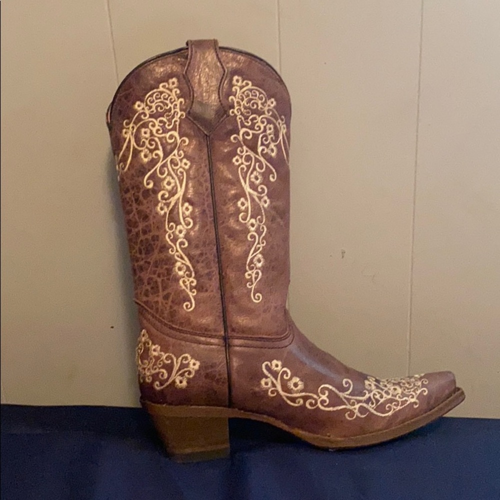 Corral teens snip toe boots. Size 3 1/2